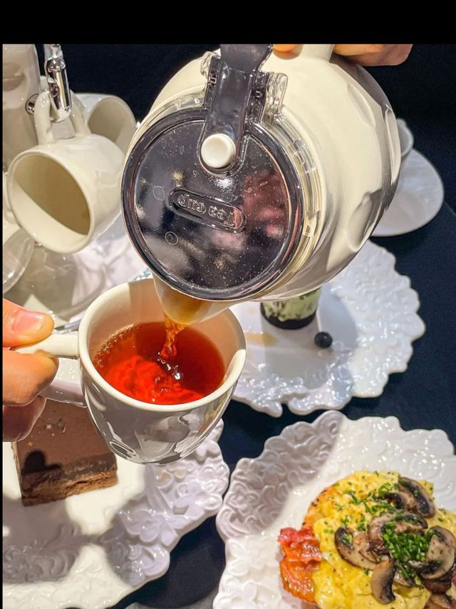 舌尖上的油畫宴｜超高顏值下午茶 🌿層層疊疊的清新氛圍感.蛋糕與八卦.每一口都是味蕾與美好午後的溫柔相遇