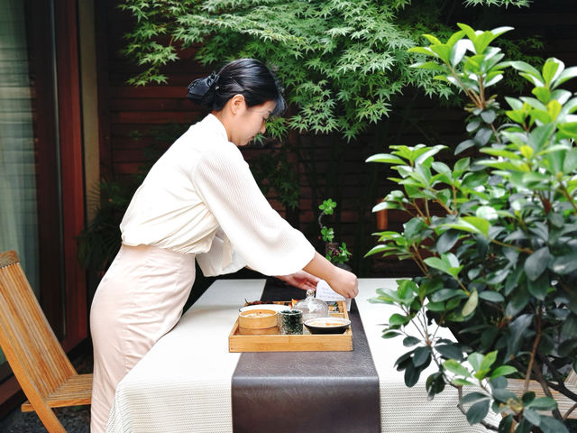 入住成都呢間連管家都月薪過萬嘅酒店