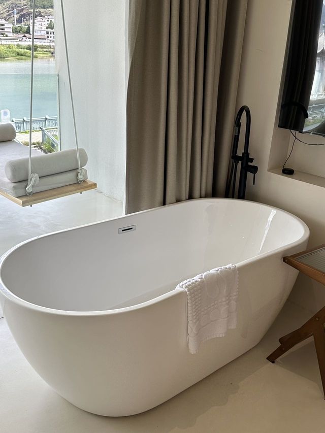 一睜眼就係日照金山嘅絕美民宿 一睜眼就係日照金山嘅絕美民宿