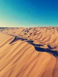 響沙灣一邊游泳一邊看沙海，魔幻到不行 