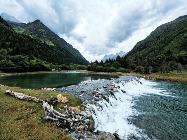成都+都江堰+四姑娘山+稻城亞丁10日遊：從熊貓之都到天境之