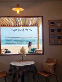 涠洲島的秋天簡直是視覺盛宴，海水藍得令人心醉，沙灘細軟如糯米