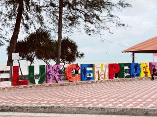Coconut Dream tripcom✨Teluk Cempedak Beach: Kuantan’s most chilling Paradise! 🌅
