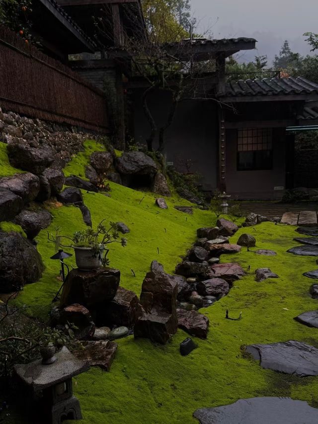 成都周邊新開 山林間的遛娃泡湯寶地！