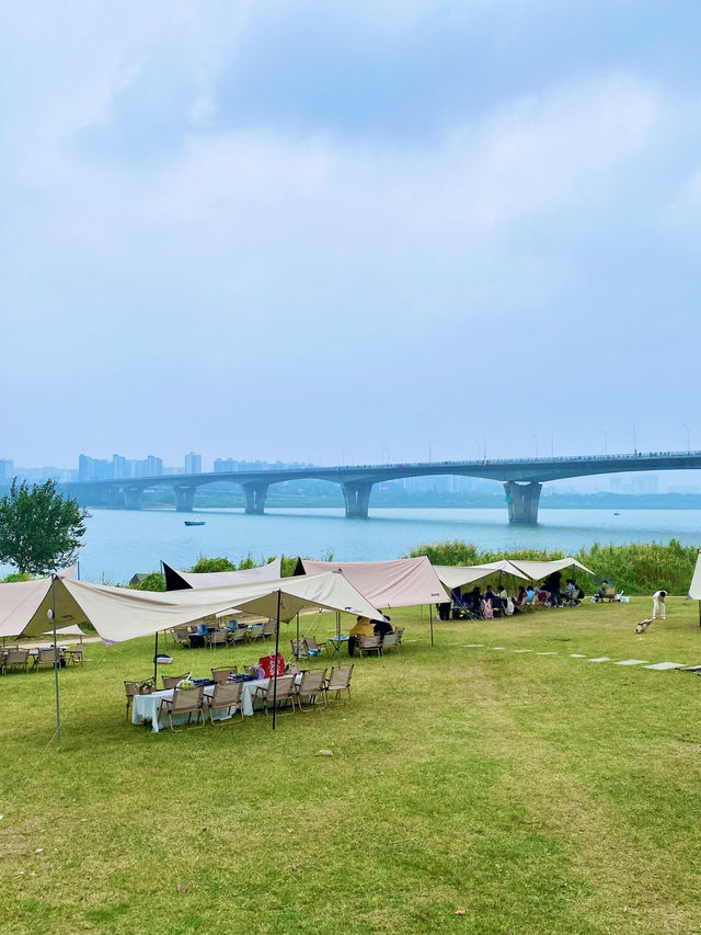 在長沙超舒服的免費江邊露營大草坪 在長沙超舒服的免費江邊露營大草坪