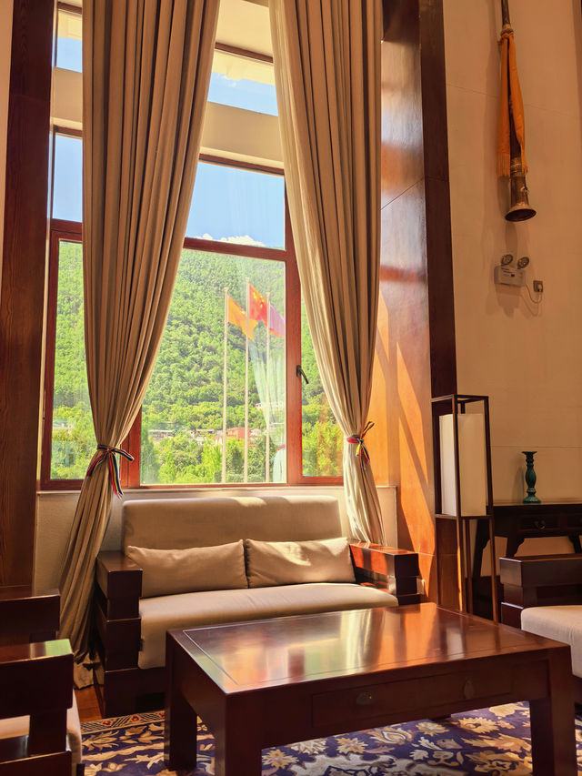 虎跳峽旁的冬日治癒系酒店