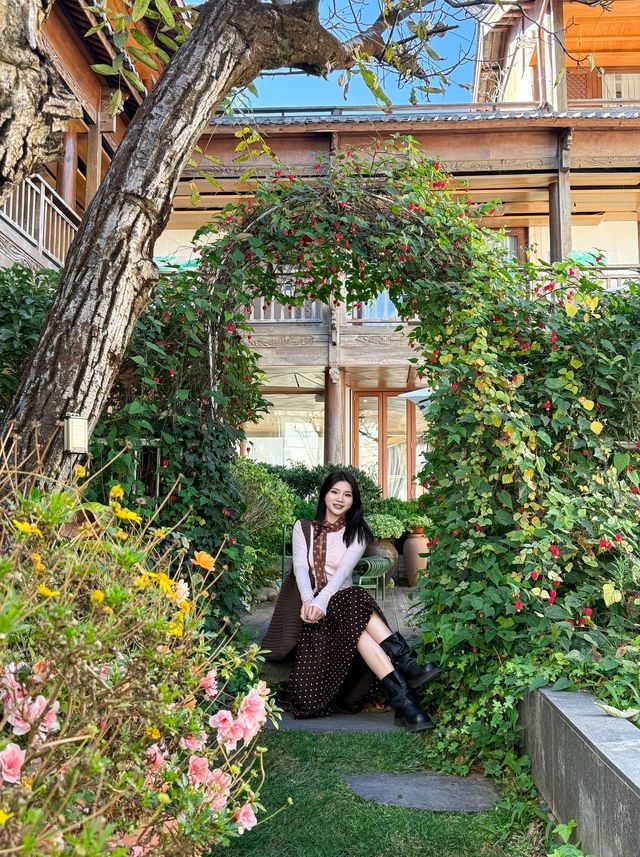 在麗江！！住進花園裡……真的好美！！！