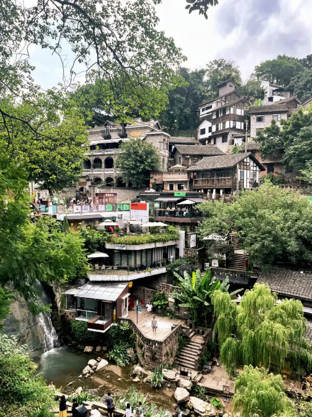 Longmenhao: A Walkable "Three-Dimensional History Book" 