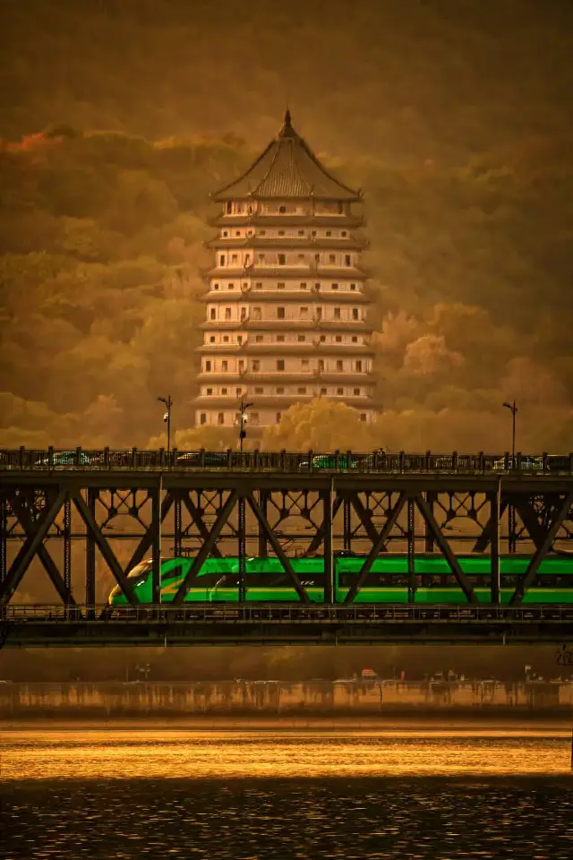 Train to Autumn | Hangzhou Immortal Group Photo Spot Guide