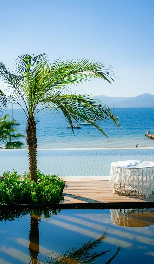 冬日暖陽下的撫仙湖,絕對是雲南最治癒的藍色秘境!這次的昆明-撫仙湖之旅完美避開了人擠人的景點,躺在湖 冬日暖陽下的撫仙湖,絕對是雲南最治癒的藍色秘境!這次的昆明-撫仙湖之旅完美避開了人擠人的景點,躺在湖