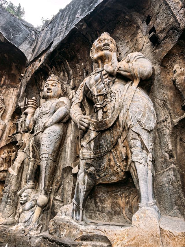 警告!別輕易與他對視——龍門十七米佛顏殺! 警告!別輕易與他對視——龍門十七米佛顏殺!