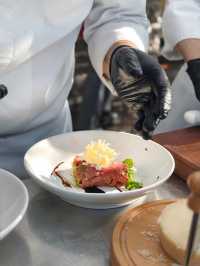 我想說，其實這個甜品車可以最早推上來