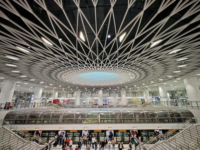 深圳之眼保姆級攻略地鐵裡的賽博朋克地