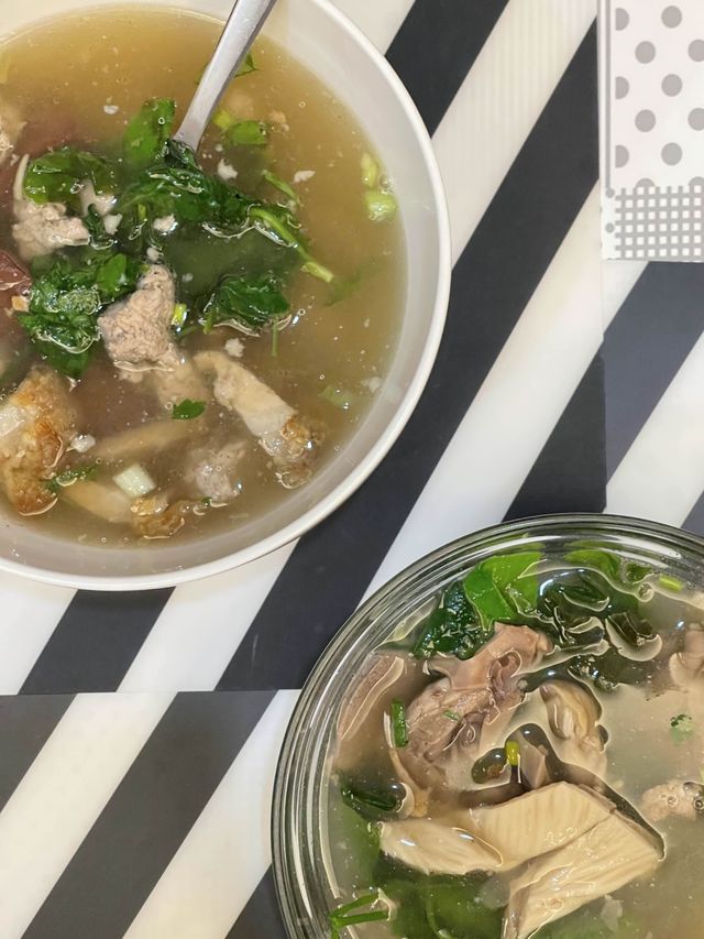 ร้านเลือดหมูต้ม ถนนอัมพวา🥬