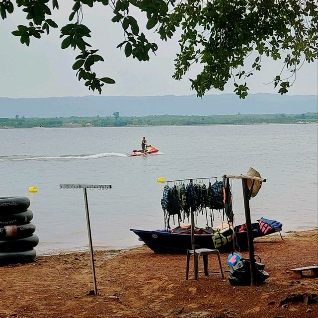 ร้านอาหารแม่ประนอม 