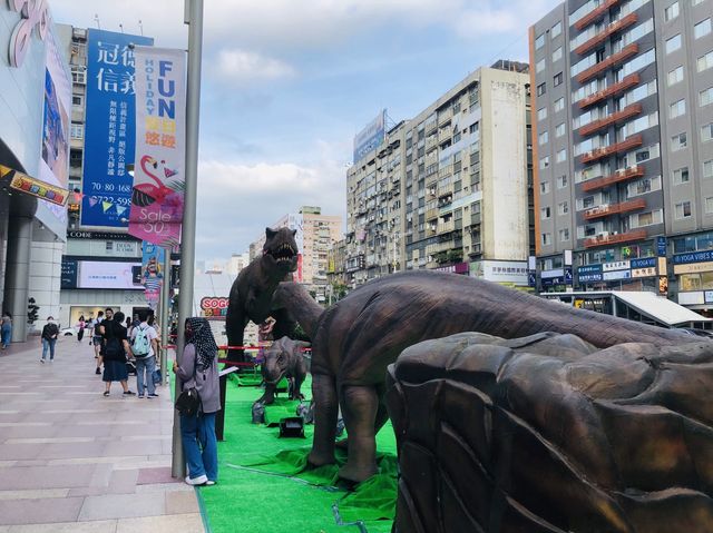 台北｜🦖🦕暑假親子拍照📷打卡好去處📍 Far Eastern SOGO Taipei Zhongxiao Store 遠東SOGO 台北忠孝館