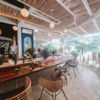 คาเฟ่พระจันทร์สไตล์บาหลี ชมวิวทะเลพัทยาแบบ 360°