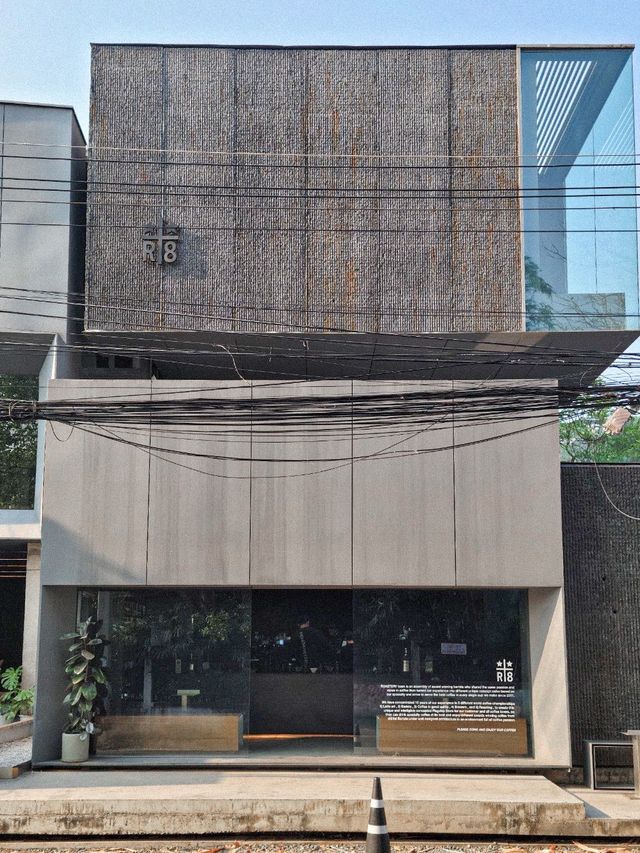 Roast8ry LAB ร้านคาเฟ่เจ้าดังขึ้นชื่อเรื่องลาเต้