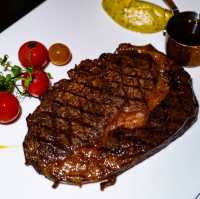 RIB ROOM & BAR Steakhouse ชั้น 31  โรงแรม The La