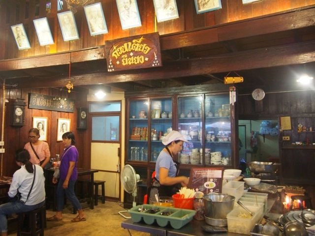 ตลาดน้ำอัมพวา 🛶