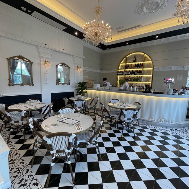 環境一流打咭餐廳~ROYAL INN  環境一流打咭餐廳~ROYAL INN