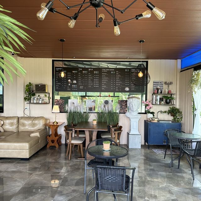 บ้านปลูกผลคาเฟ่ คาเฟ่ลับสำรับพื้นบ้าน