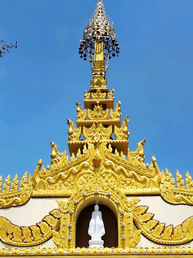 Respledent Burmese temple in George Town