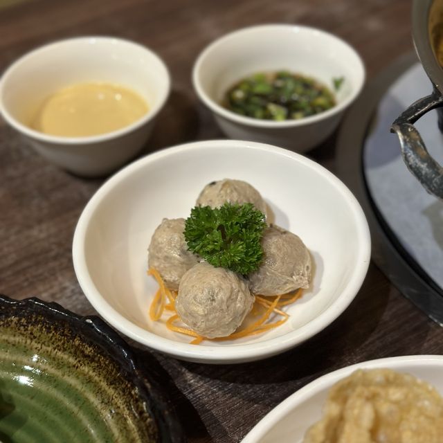 鼎王麻辣x酸菜鍋