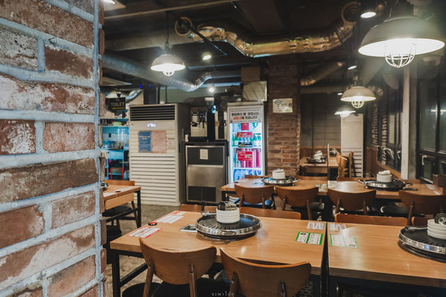 ร้านหมูย่างบุฟเฟ่ต์ 강남 돼지상회 | สาขาฮงแด