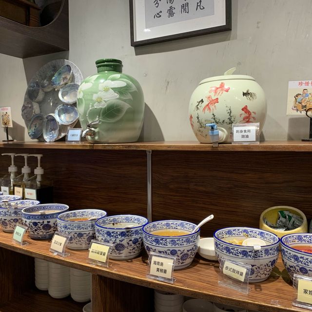 Sashimi, Chicken Pot, Hotpot All in One Restaurant in Hong Kong 🇭🇰