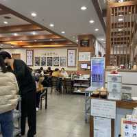 만두집인데 육개장, 충무김밥이 더 유명한 사직동 금강만두