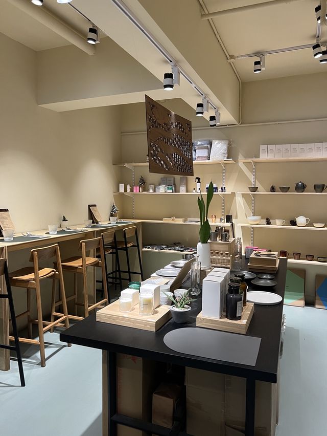 觀塘工廠大廈都有高質Cafe! 中午超多上班族到訪！
