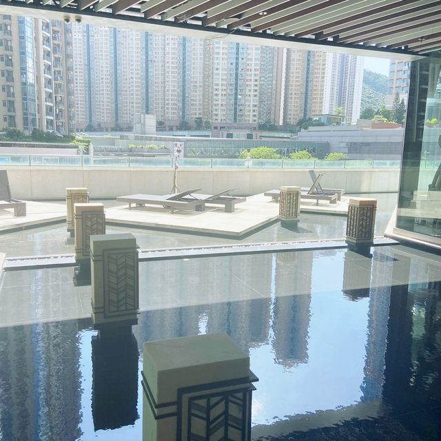 佔地兩萬平方呎的 CLUB APUS ! 下午簡餐 ！ 真嘆 !
