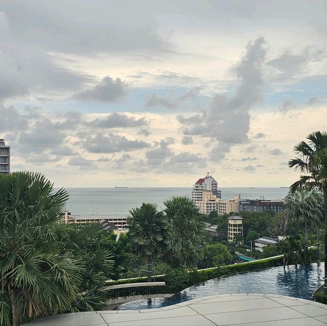 Grand Center Point Pattaya .. มาเจอฝนเลยอยู่แต่ใน รร. 