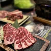 📍香港尖沙咀｜牛匠石燒 · 火氣十足牛肉石板燒🐮 多款和牛部位組合任你選擇！