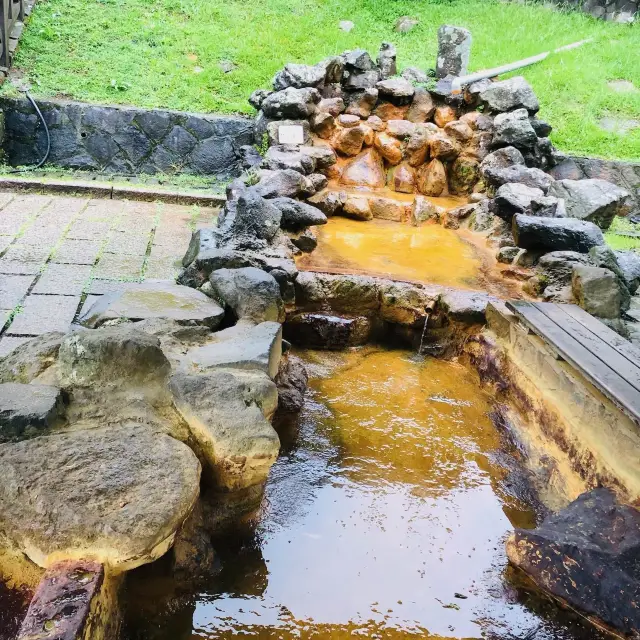 台北｜👣🦶🏻♨️露天溫泉池泡腳📍 Lengshuikeng 陽明山冷水坑