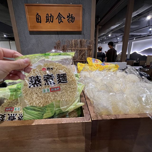 夏日限定的蟲草花白玉藏珍鍋，消暑一流