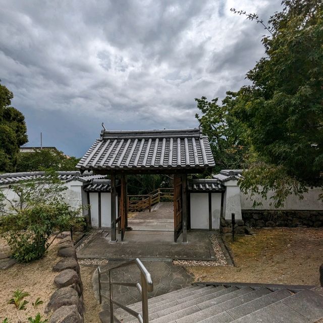 池田城跡は、凄い坂道と急な階段を登った先に有る…かなり体力が要るけど、登るかちが有る。