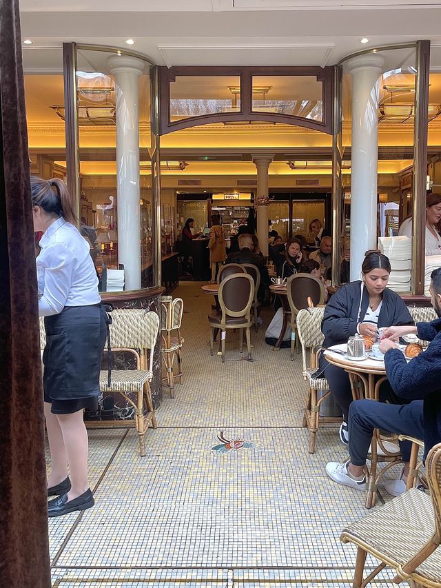 法國巴黎百年老字號人氣咖啡店-Carette