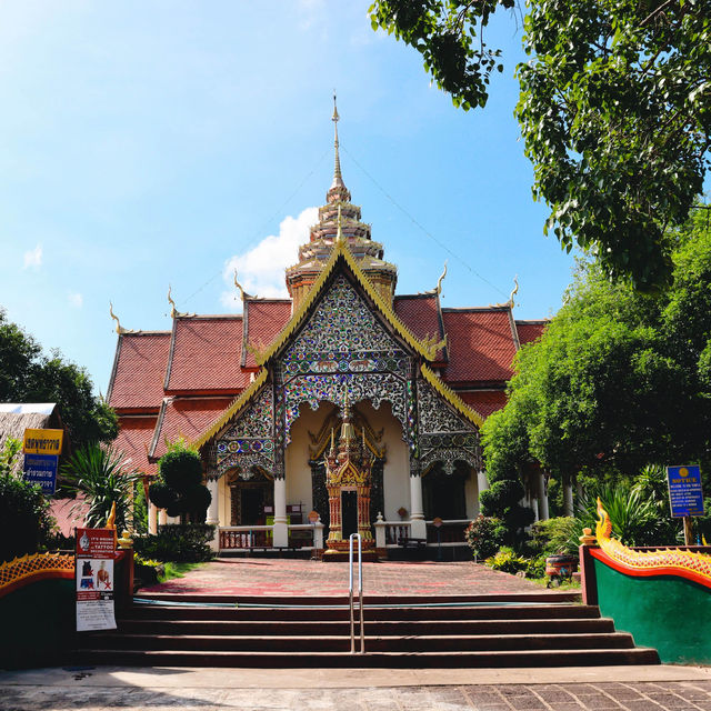 วัดพระพุทธบาทตากผ้า  จ.ลำพูน