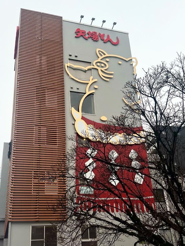 【名古屋グルメ】矢場とんの本店は平日でも行列必至！
