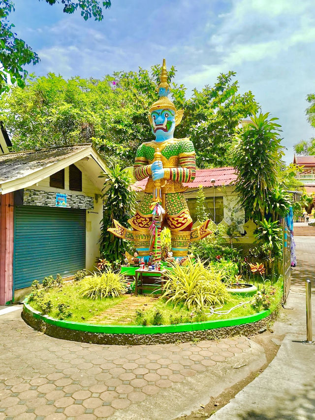 Big Buddha Temple (Wat Phra Yai)