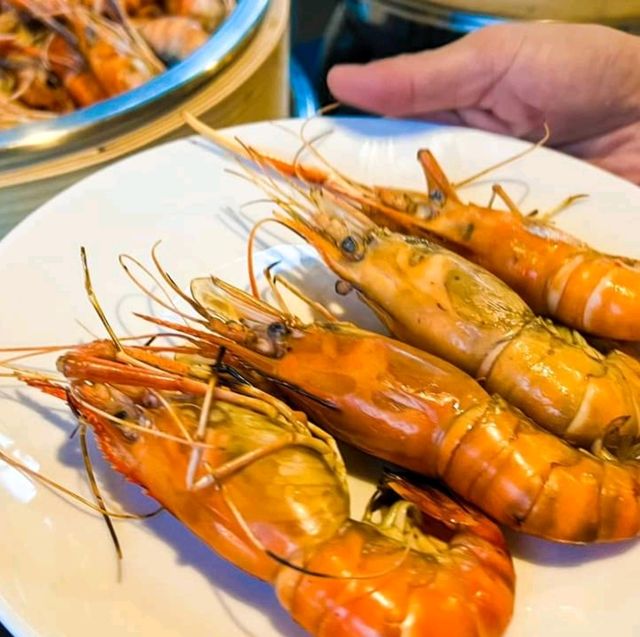 พามาทานบุฟเฟต์ Seafood ริมแม่น้ำ