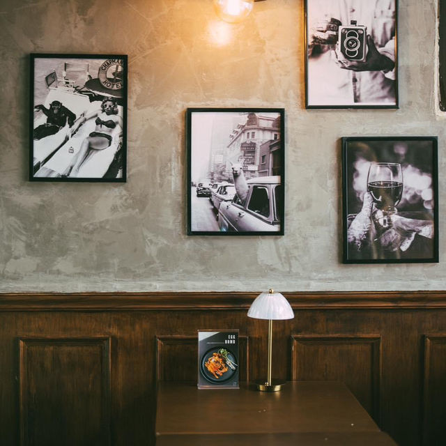 White Buns Cafe & Bistro
