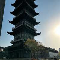 到杭州旅游 一看西湖，二看灵隐