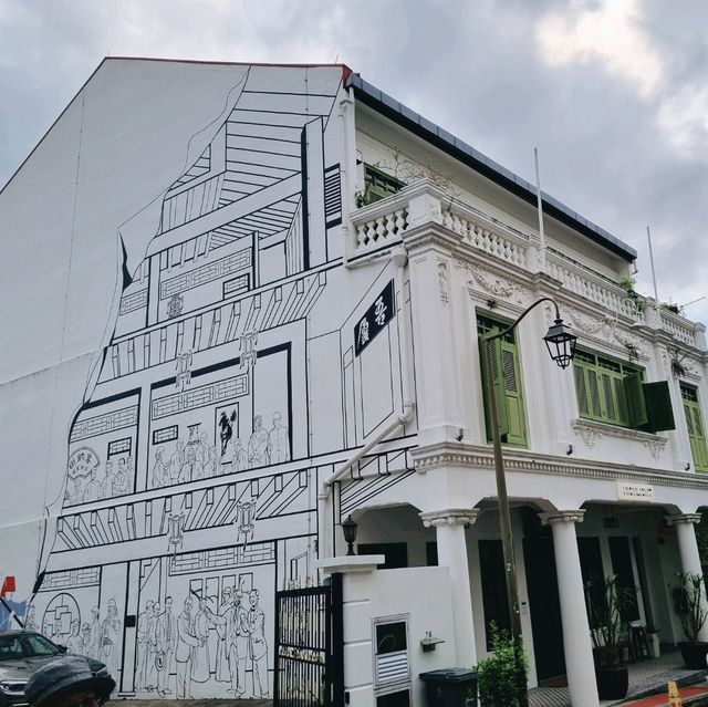 Shophouse heritage walk with fun murals!