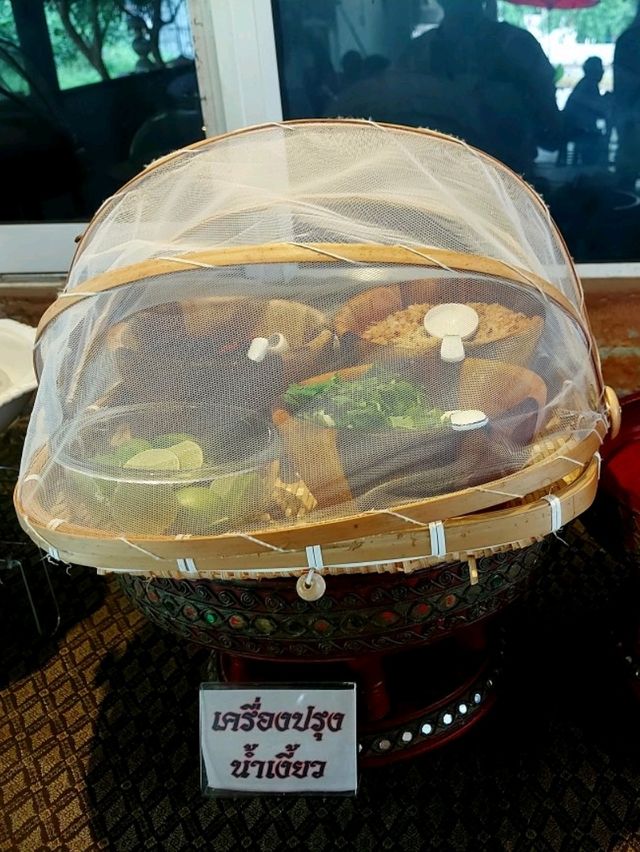 เฮือนหนมเส้น ขนมจีนบุฟเฟต์ย่านนนทบุรี
