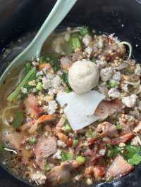 โหน่งชะชะช่าบะหมี่เกี๊ยว🍜