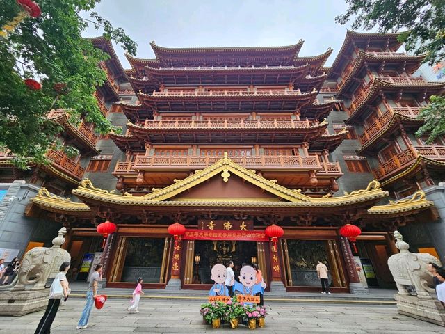 廣州鬧市中的莊嚴大佛寺