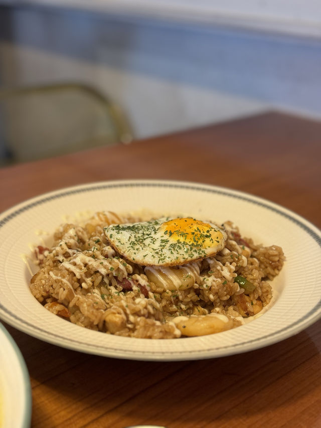 힙한 인테리어와 맛스러운 음식이 가득한 이곳! 